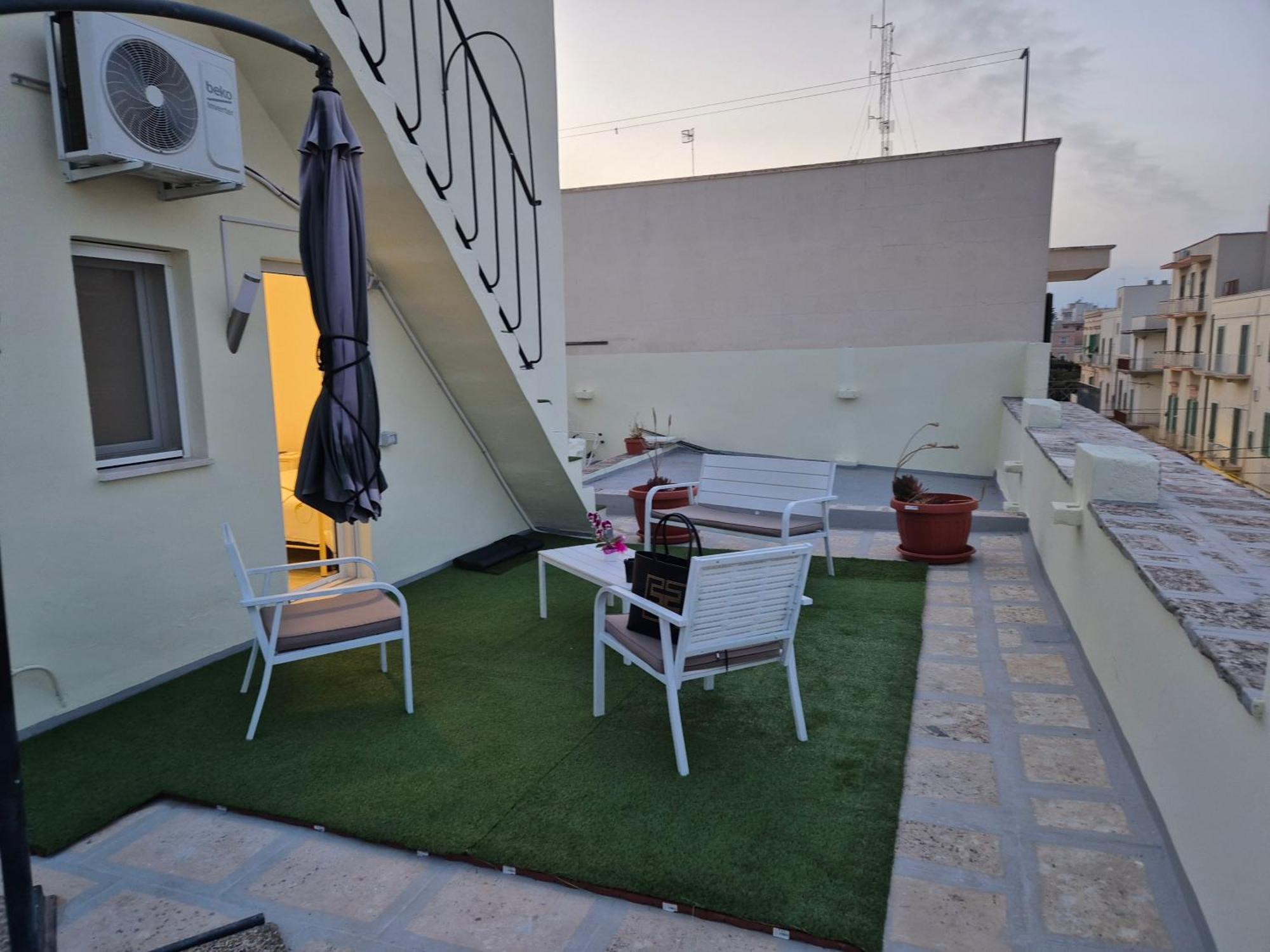 לינה וארוחת בוקר מונופולי La Terrazza Di Rosalba מראה חיצוני תמונה